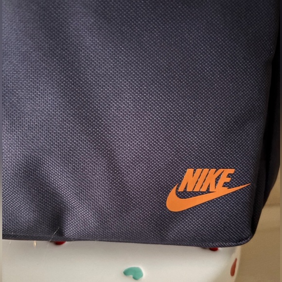 Nike Heritage Crossbody NWT - Picture 5 of 7